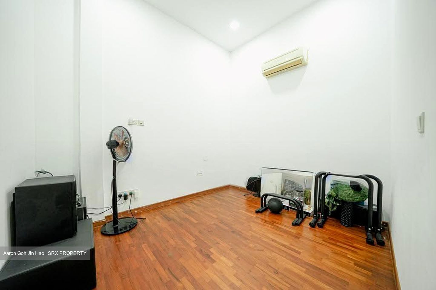 Sembawang Hills Estate (D20), Terrace #608378361